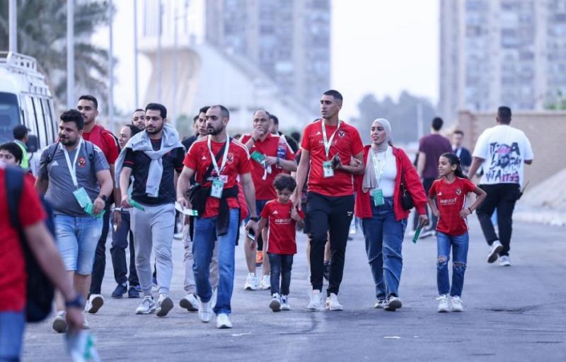 توافد جمهور الأهلي على استاد القاهرة لحضور مباراة مازيمبي