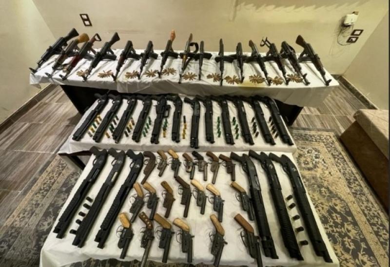ضبط 141 قطعة سلاح ناري بحوزة 124 متهمًا