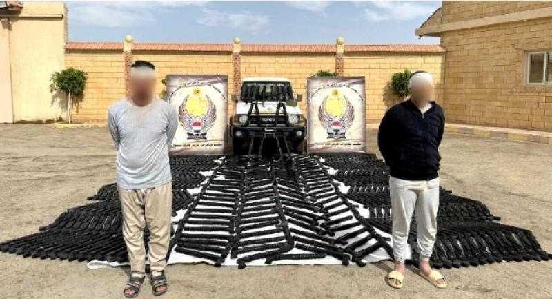 قوات حرس الحدود تنجح في ضبط كمية كبيرة من الأسلحة والذخائر قبل تهريبها للبلاد.. صور