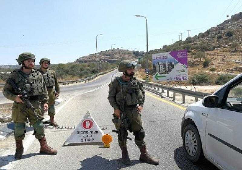 الاحتلال الإسرائيلي يشدد إجراءاته العسكرية على حاجزي تياسير والحمرا بالأغوار