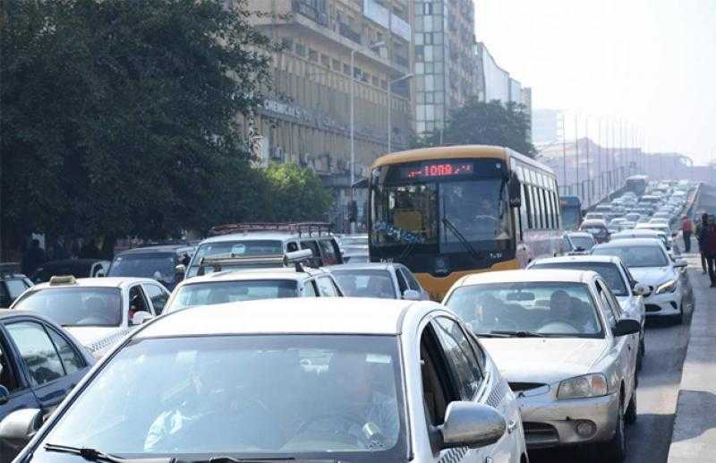 بسبب زيادة الأحمال.. كثافات مرورية متوسطة بأماكن مختلفة