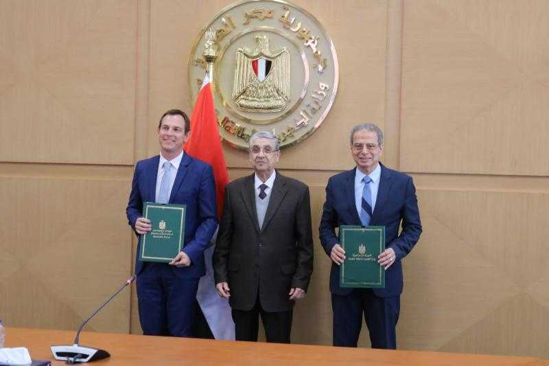 بروتوكول تعاون بين ”القابضة لكهرباء مصر” و”شنايدر إليكتريك” لتحسين كفاءة الشبكة| صور
