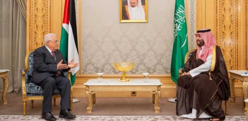 ولي العهد السعودي يلتقي عباس بالرياض.. ويؤكد رفض دعوات تهجير الفلسطينيين