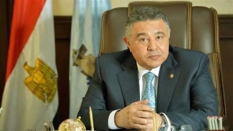 محافظ البحر الأحمر يقرر فسخ التعاقد مع شركة إعلانات مخالفة بالغردقة