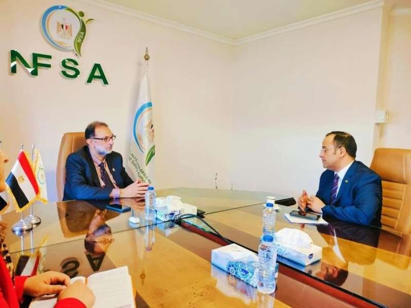 رئيس الهيئة القومية لسلامة الغذاء والملحق التجاري بالسفارة السعودية