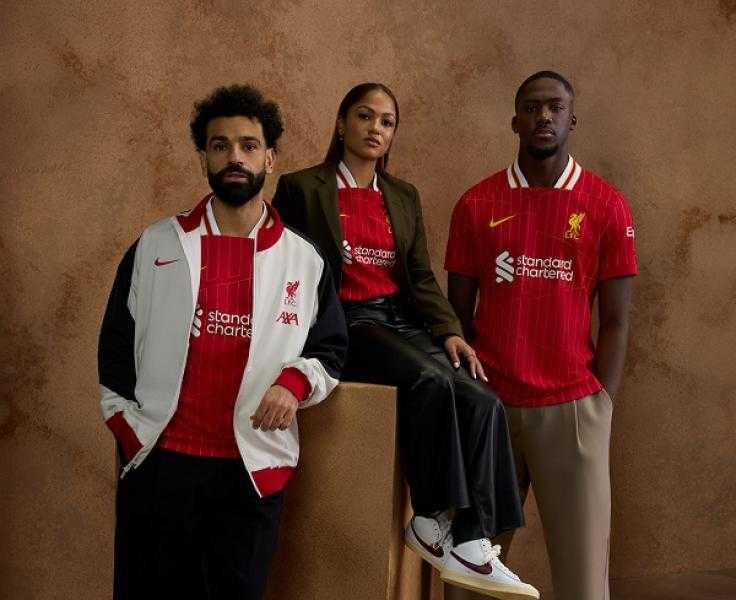 بمشاركة صلاح.. ليفربول يكشف عن قميص الموسم الجديد