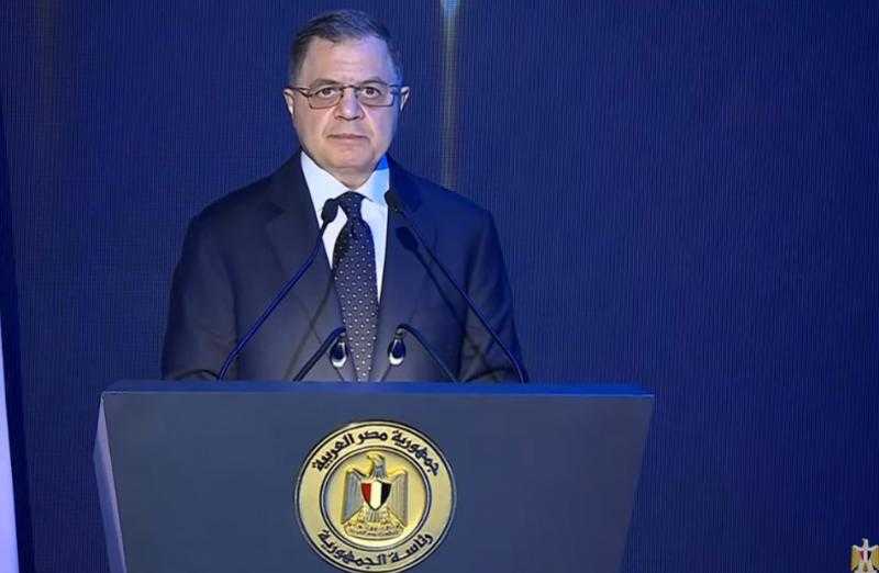 وزير الداخلية يهنئ العاملين الأقباط بهيئة الشرطة بمناسبة عيد القيامة