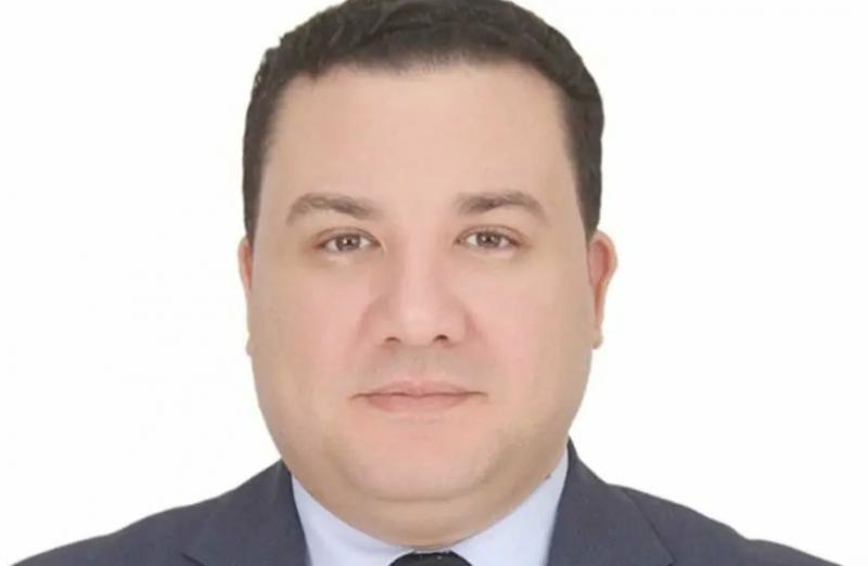 خبير استثماري: قرارات الرئيس الأخيرة تؤكد انحيازه الكامل للعامل المصري