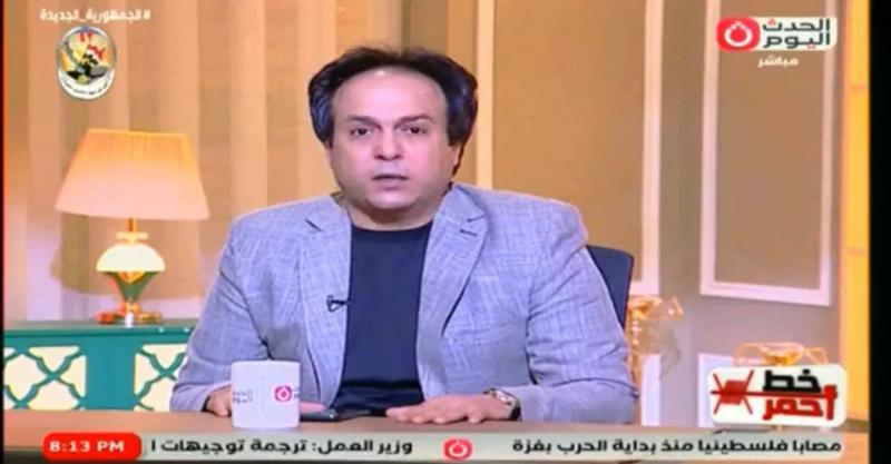 كاتب صحفي عن مشاركة الزوج في الأعمال المنزلية: أنا مبشلش الكوباية بتاعتي