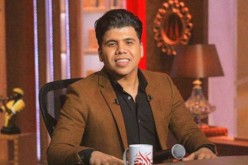 عمر كمال: أتجنب وجود الراقصات في كليباتي بسبب أمي