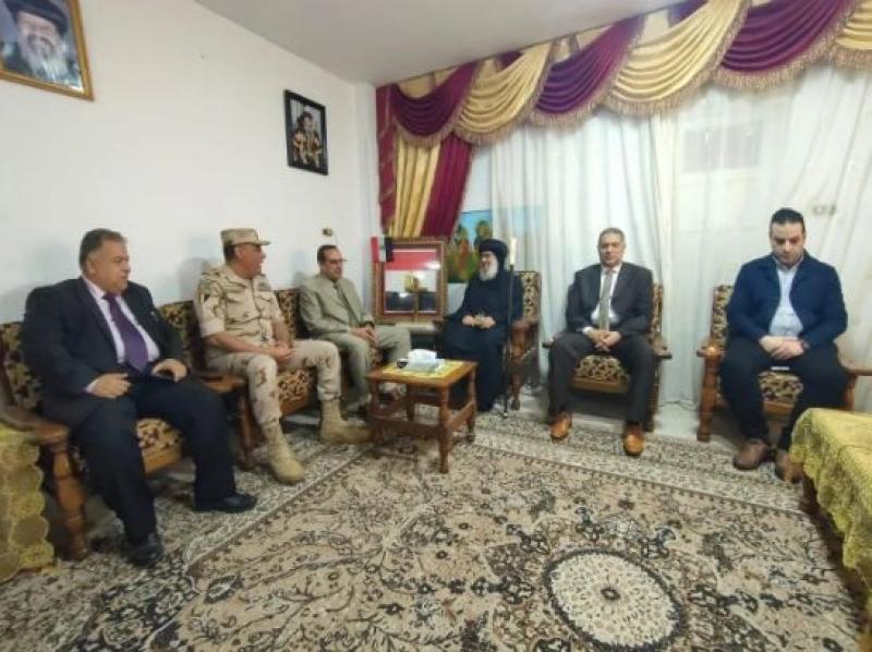 محافظ شمال سيناء يهنئ الأقباط بعيد القيامة المجيد.. صور