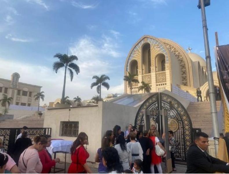بدء توافد الأقباط على الكاتدرائية المرقسية بالعباسية لحضور قداس عيد القيامة