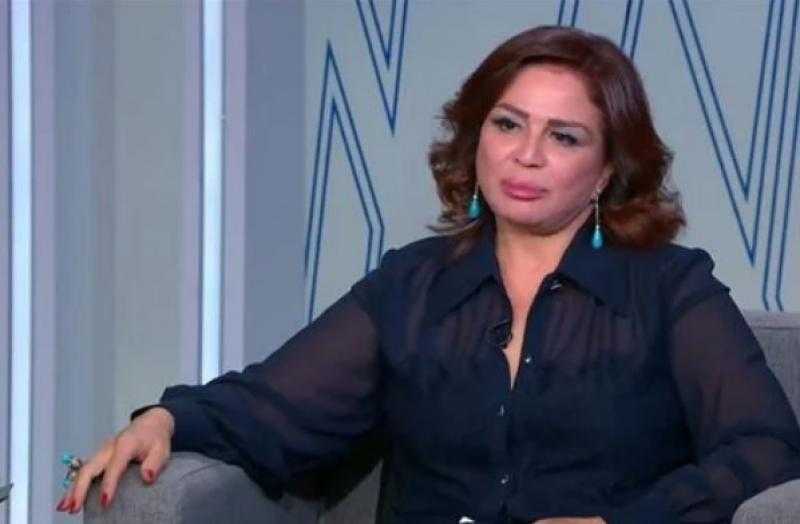 إلهام شاهين: ولعت شمعة لمصر في الكنيسة الإنجيلية احتفالا بعيد القيامة