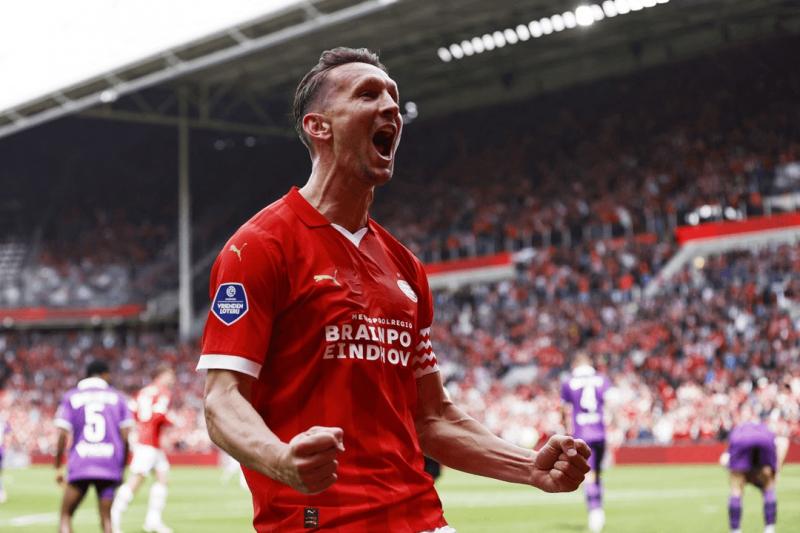 إيندهوفن يتوج بلقب الدوري الهولندي للمرة 25 في تاريخه