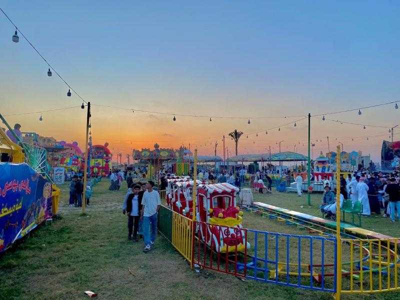 توافد أعداد كبيرة من المواطنين على مصيف بلطيم وحدائق كفر الشيخ