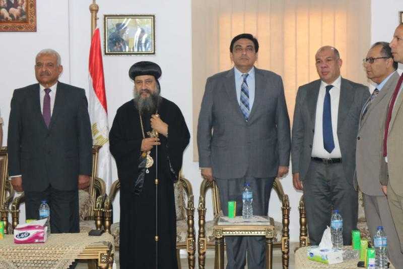 محافظ السويس يهنئ الإخوة المسيحيين بعيد القيامة المجيد