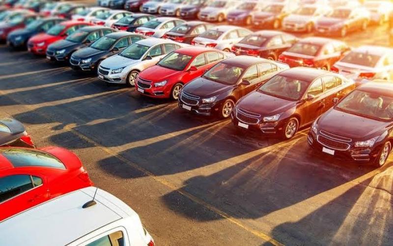”الزيني”: تراجع أسعار السيارات والحديد والهواتف المحمولة والسلع الاستهلاكية