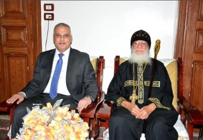 محافظ سوهاج يزور كنيسة المراغة للتهنئة بعيد القيامة المجيد