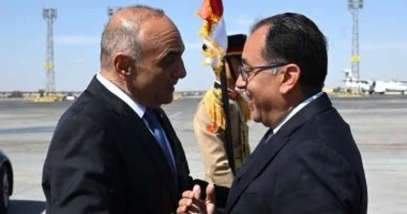 رئيس الوزراء الأردنى يصل مطار القاهرة