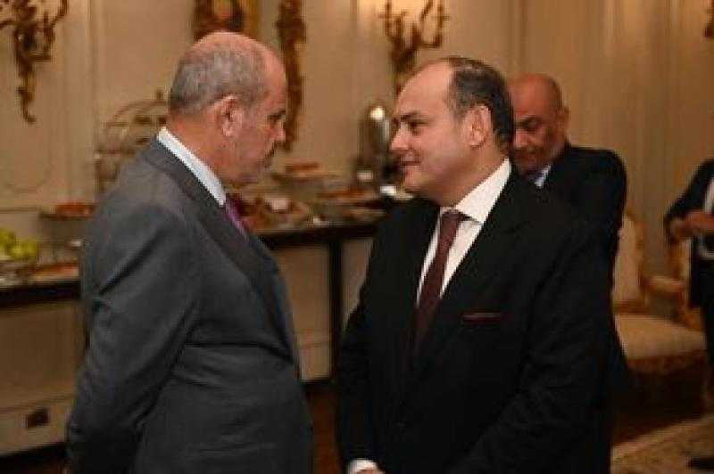 وزير التجارة يبحث مع نظيره الأردني فرص تعزيز العلاقات الاقتصادية والتجارية والصناعية بين البلدين