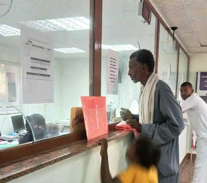 محافظ أسوان يتابع تلقي المراكز التكنولوجية لطلبات المواطنين للتصالح في مخالفات البناء
