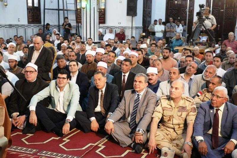 احتفاءا بذكرى مولده.. محافظ الشرقية يؤدي صلاة الجمعة بمسجد الدكتور عبدالحليم في بلبيس