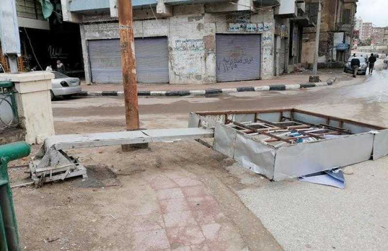 إصابة شاب سقطت عليه لوحة إعلانات من أعلى كوبري منية سندوب بالمنصورة