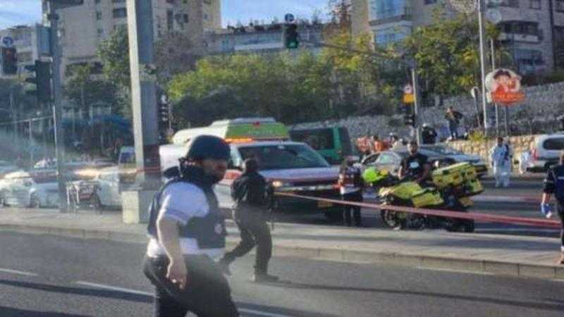 القاهرة الإخبارية: مستوطنون يشعلون النار في محيط مقر الأونروا بالقدس