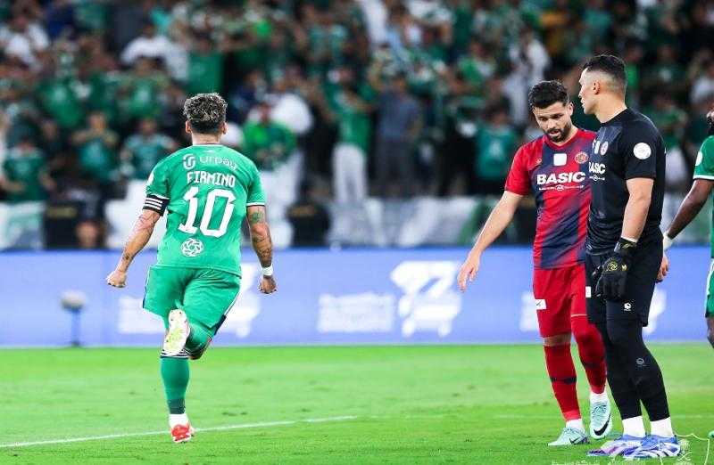 الأهلي يقلب تأخره إلى فوز على الشباب في الدوري السعودي