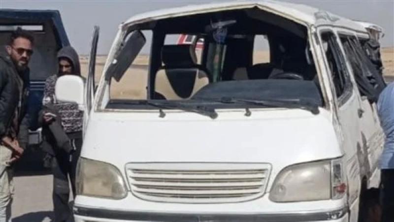بالأسماء.. إصابة 11 شخصا في انقلاب ميكروباص بطريق محور الضبعة