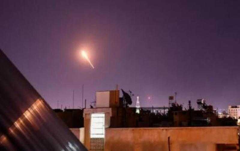سديروت تتعرض لهجوم صاروخي جديد لحظة إطلاق إسرائيل صافرات إنذار احتفالية