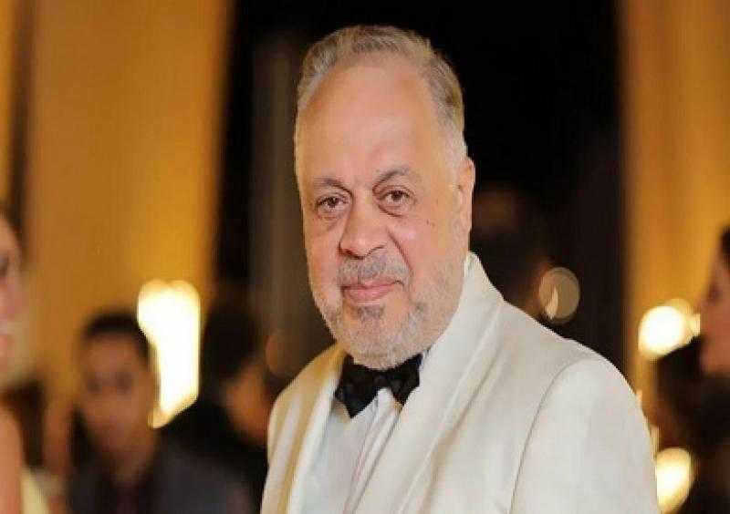 أشرف زكي يطمئن الجمهور على الحالة الصحية لعادل إمام: الزعيم بخير وزي الفل