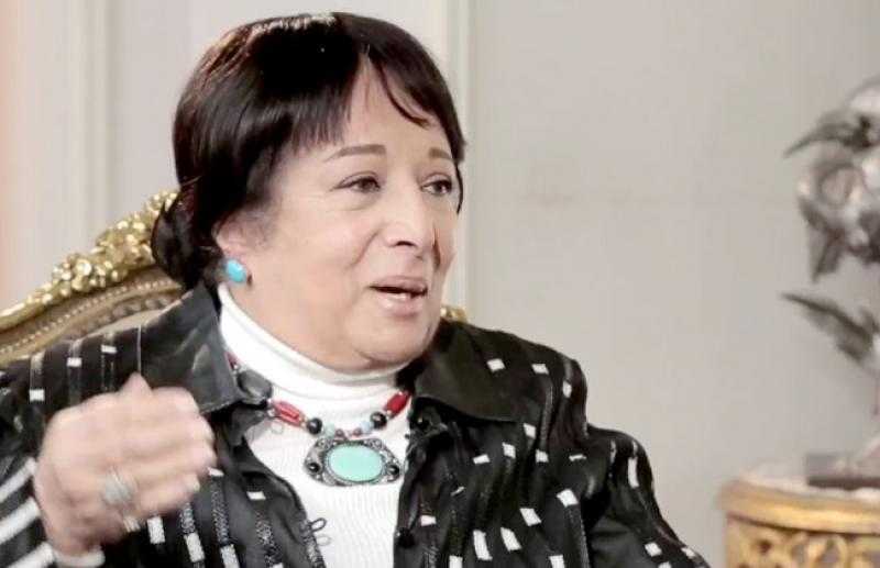 الفنانة سميرة عبدالعزيز تشارك دار الكتب والوثائق في حفل يوم الأسرة