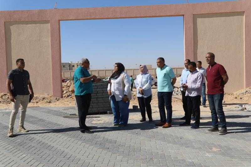 محافظ الوادي الجديد يتفقد التشطيبات الجارية بمحطة الغاز الطبيعي الدائمة