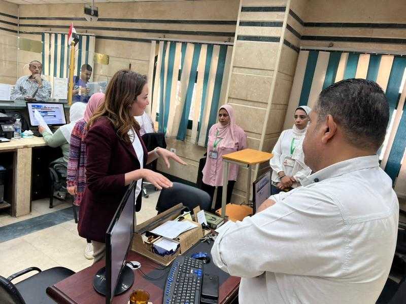 نائب المحافظ تتفقد المراكز التكنولوجية بالدقي وجنوب الجيزة لمتابعة انتظام العمل بملف التصالح