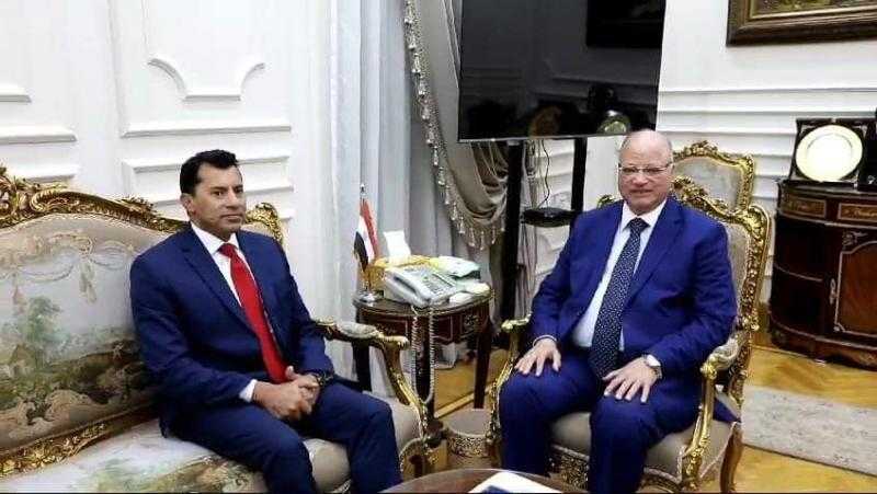 محافظ القاهرة يناقش مع وزير الشباب لبعث تطوير المنشآت الرياضية
