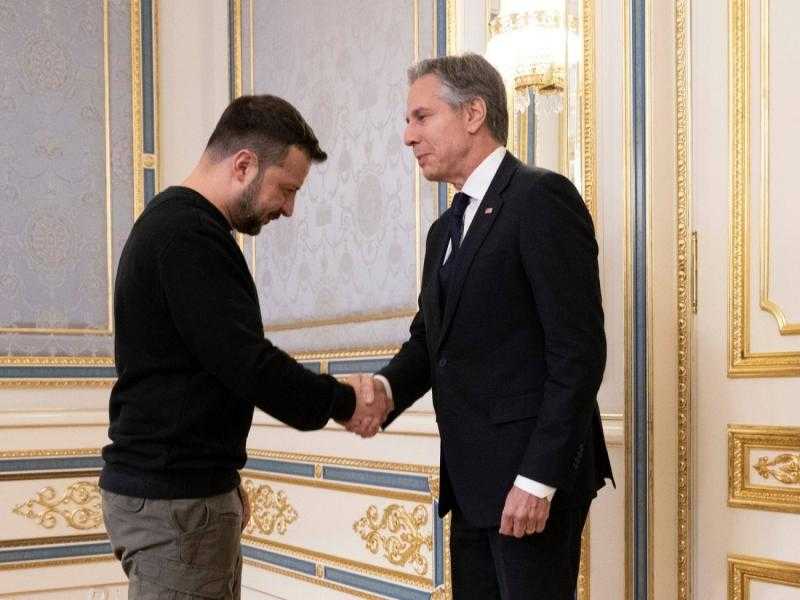 زيلينسكي يطلب من بلينكن أنظمة باتريوت للدفاع الجوي لمدينة خاركيف