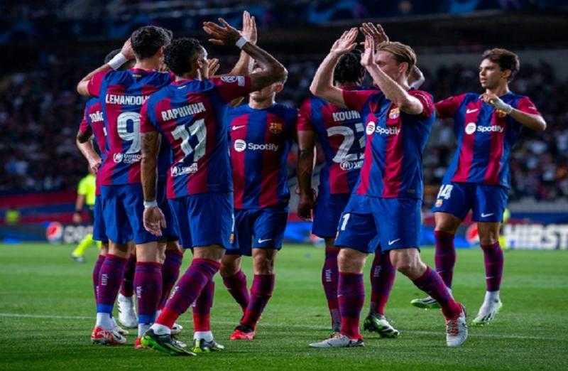برشلونة يودع مدربه تشافي بالفوز على إشبيلية في ختام الدوري الإسباني