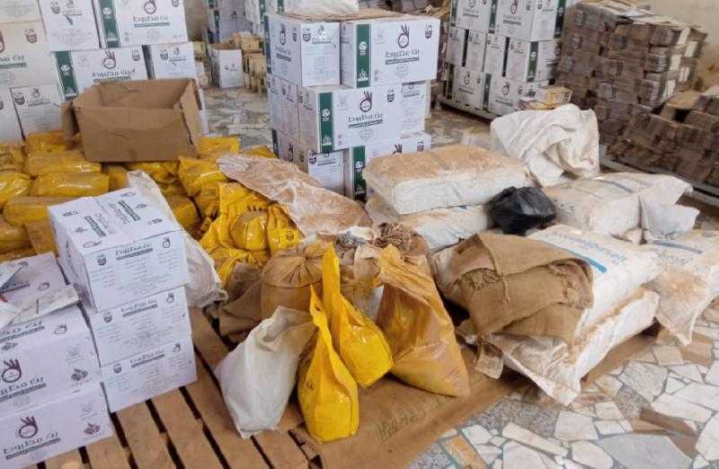 ضبط مصنع لإنتاج وتعبئة البن بدون ترخيص بالمنوفية.. صور