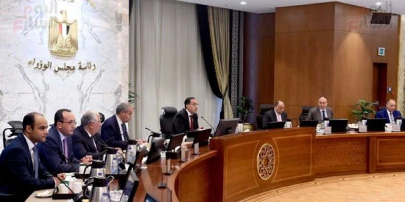 مدبولي: هناك زيادة كبيرة في التنازل عن الدولار لدى الجهاز المصرفي ومكاتب الصرافة