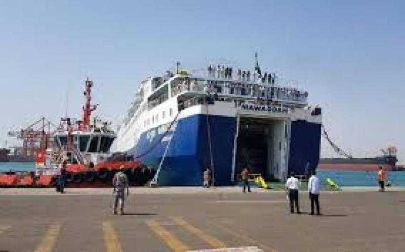 تداول 10 آلاف طن و585 شاحنة بضائع بموانئ البحر الأحمر