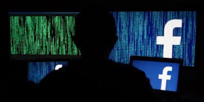 تفاصيل سقوط «هاكر» اخترق حسابات على فيسبوك وانتحل صفة أصحابها للنصب والاحتيال