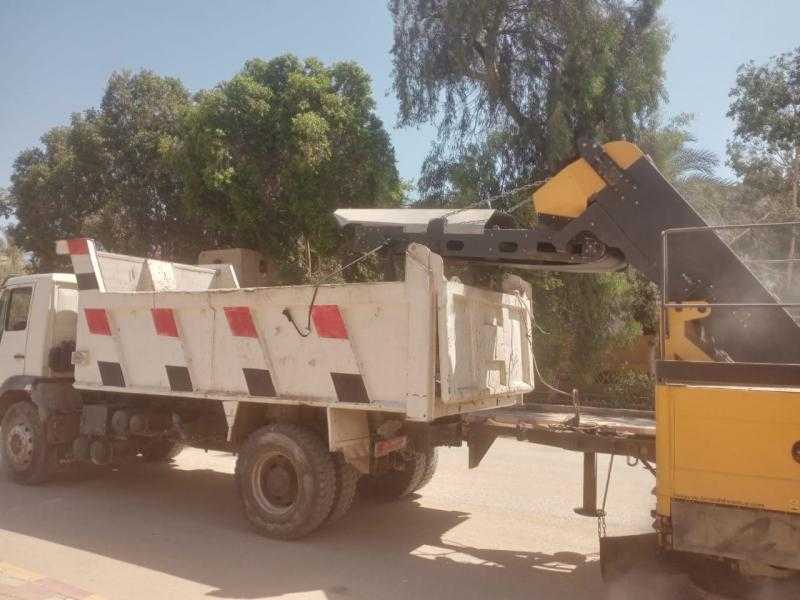 أسيوط: رفع 80 طن قمامة خلال حملات نظافة وشفط الأتربة وتمهيد طرق بمراكز الغنايم