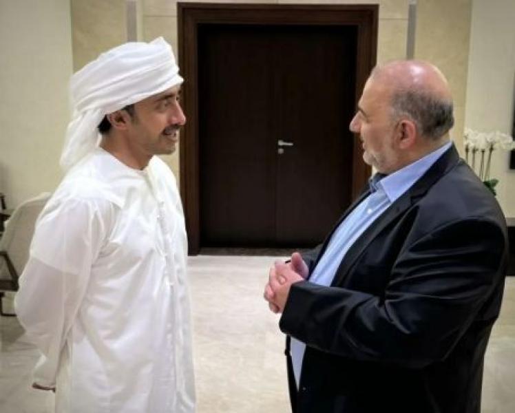 وزير خارجية الإمارات يستقبل عضو الكنيست منصور عباس