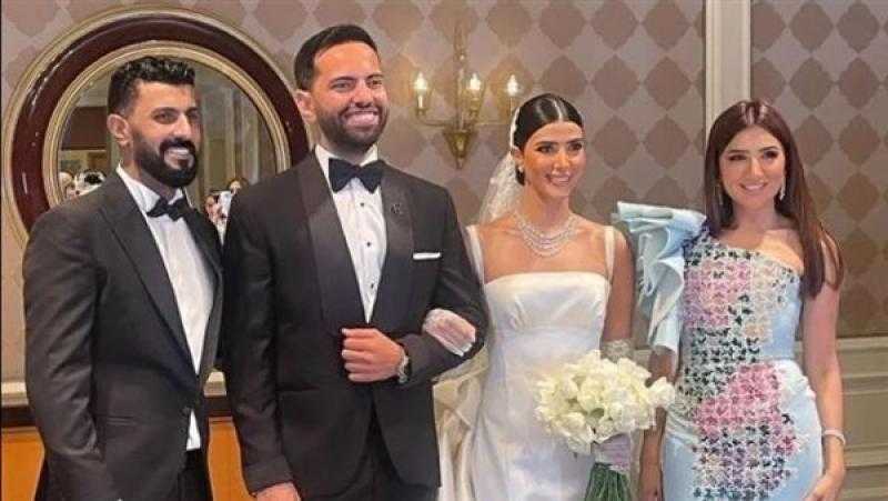 مى عمر تستعرض جمالها فى فرح شقيقة زوجها