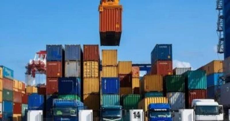 شعبة المستوردين: وجود البضائع في الموانئ تخطى سنة وهو سبب غلاء ثمنها