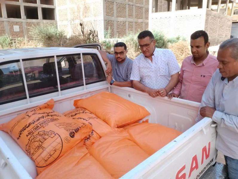 تموين الأقصر تضبط نصف طن سماد زراعي قبل بيعه في السوق السوداء