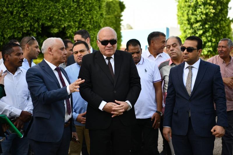 محافظ قنا يتفقد مركز تدريب السلامة والصحة المهنية بشركة المياه