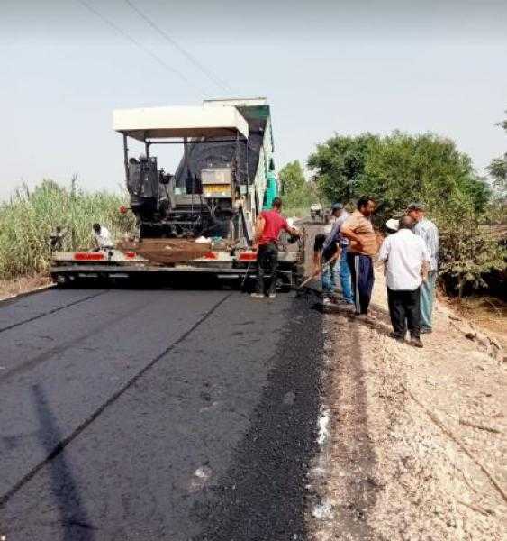 البحيرة: رصف طريق النجيلة الصواف في مركز كوم حمادة بتكلفة 2 مليون جنيه
