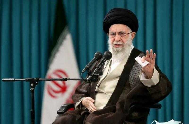 خامنئي يُهنئ بزشيكان على فوزه بالانتخابات الرئاسية في إيران